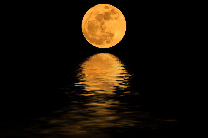 Tableau réflexe de la lune dans la mar